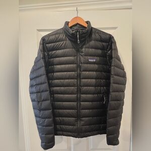 Patagonia Men's Black Down Jacket - Lightweight Warmth